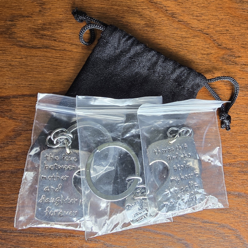 Mother Daughter Father Silver Puzzle Keychain Set - Picture 3 of 3